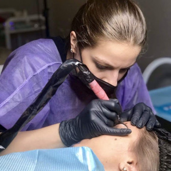 Перманентный макияж бровей