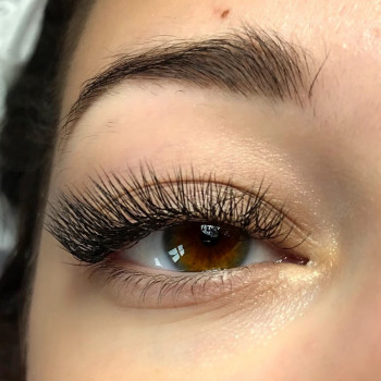 Наращивание ресниц. Двойной объем