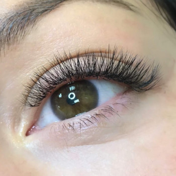 Наращивание ресниц. Двойной объем