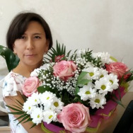 Maniküre Елена Omsk,улица 17-й Военный Городок, 367