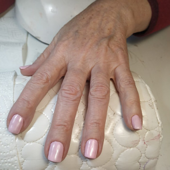 Маникюр с покрытием ногтей гель-лаком