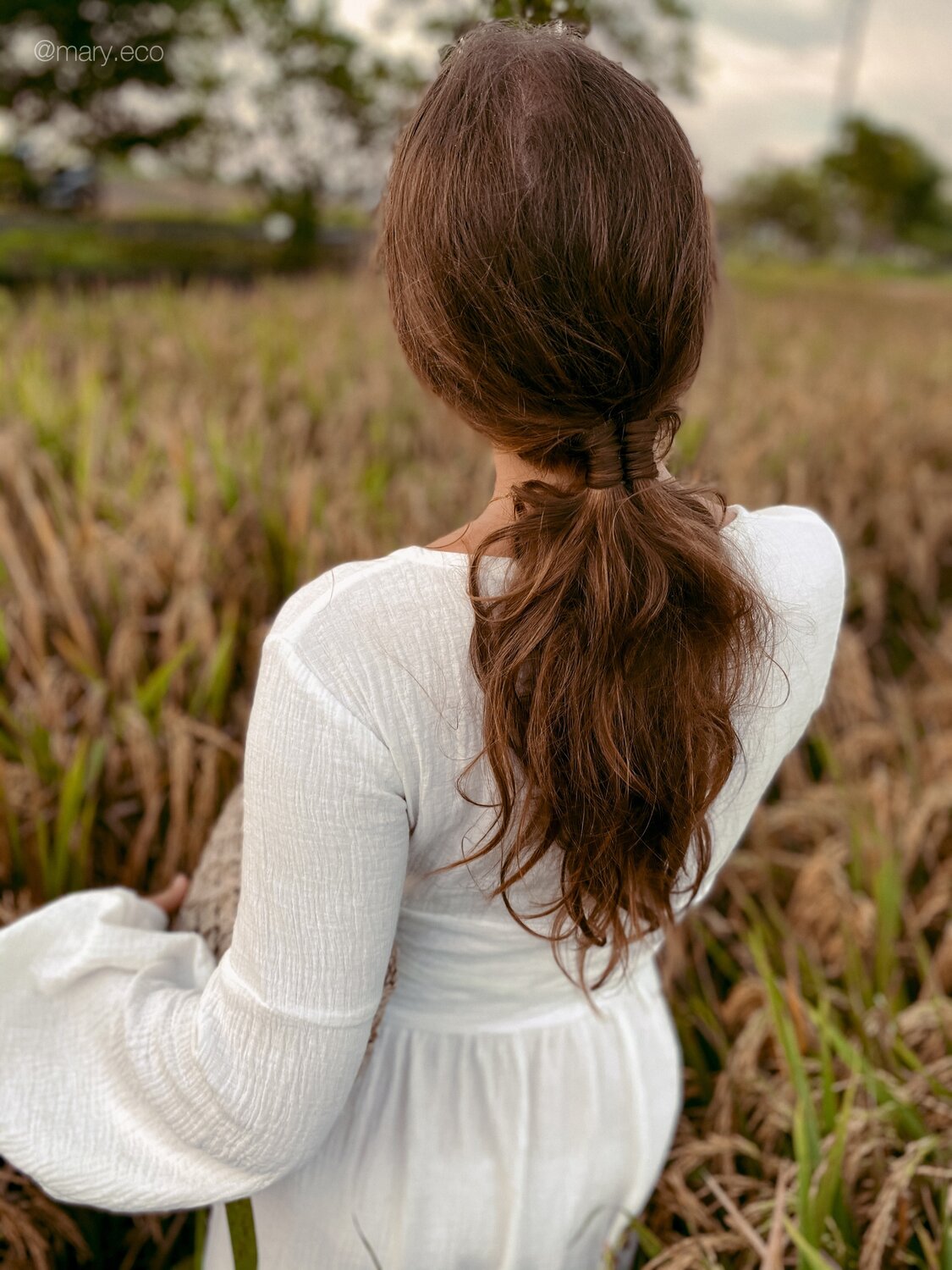 Фото девушки со спины с средними волосами фото