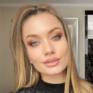 Wizażysta Olga Lyubertsy,