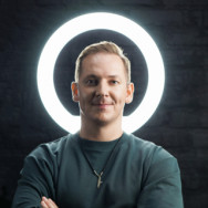 Tattoo-Meister Владимир Serpukhov,