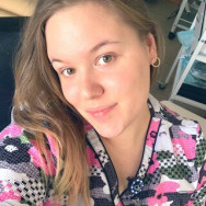 Specjalista od piercingu Екатерина Serpukhov,