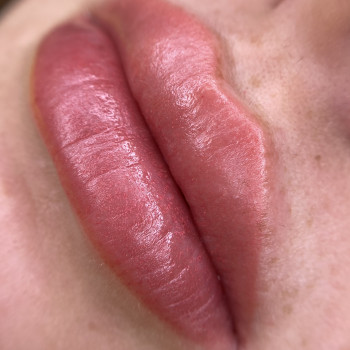 Акварельный перманентный макияж губ
                    Permanent Makeup Master Валерия Беликова Moscow