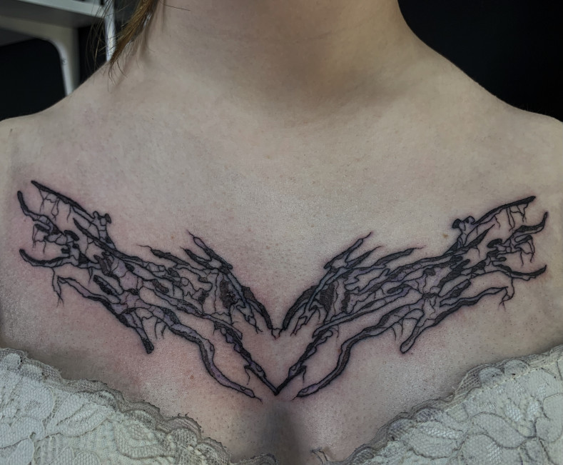 Женские абстракция на груди, photo - Тату мастер Мария Заболотская