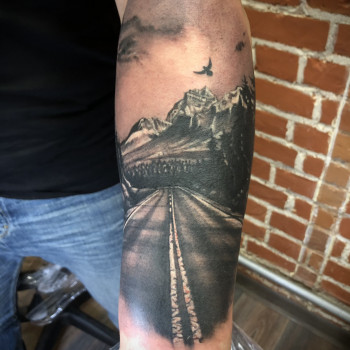 Татуировка в черно-белом стиле. Выполнена за 2 сеанс а по 4 