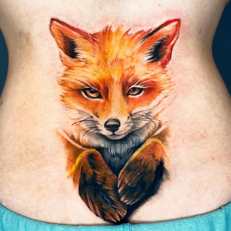 Лиса на пояснице цветные, photo - Тату салон VODA Tattoo
