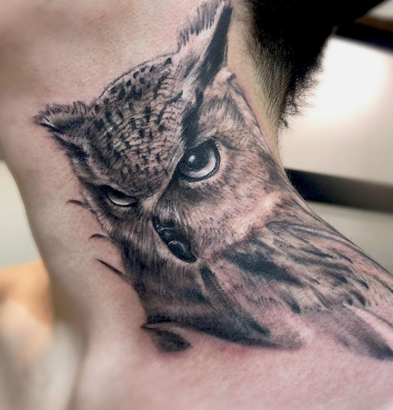 Neck owl, photo - Тату салон Kolibri