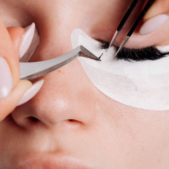 Removing eyelash extensions