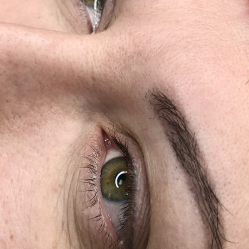 Зажившие брови и стрелка