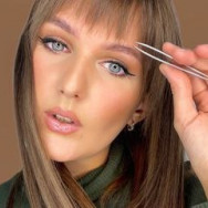 Maskenbildner Vika Warsaw,