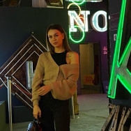 Manicurist Vika Warsaw,