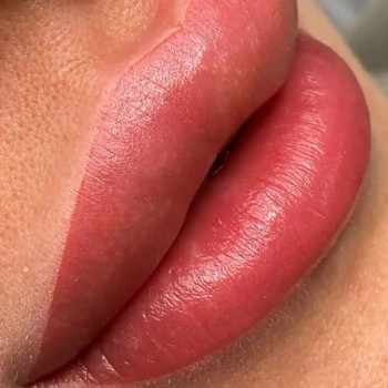 Коррекция татуажа губ