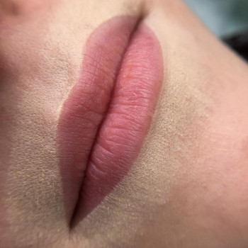 Коррекция татуажа губ