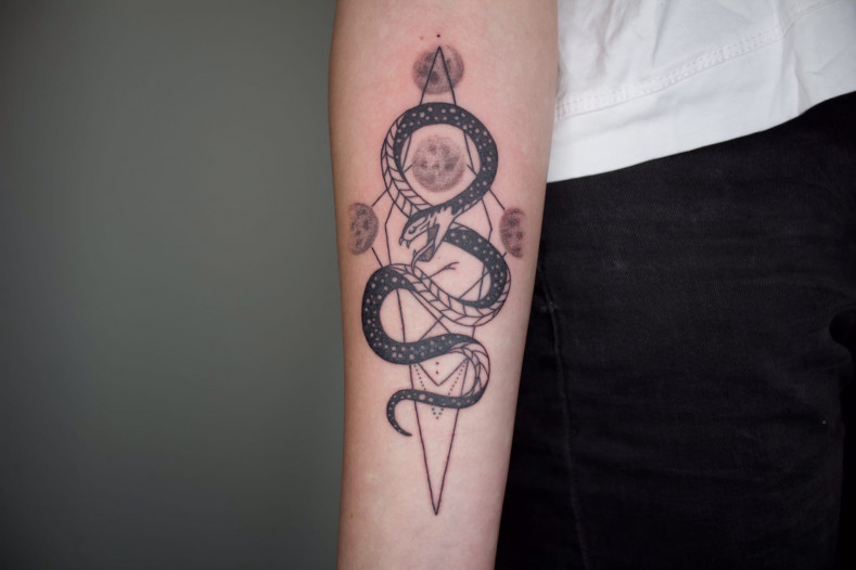 Мужские змея геометрия, photo - Тату мастер Наталья Ли