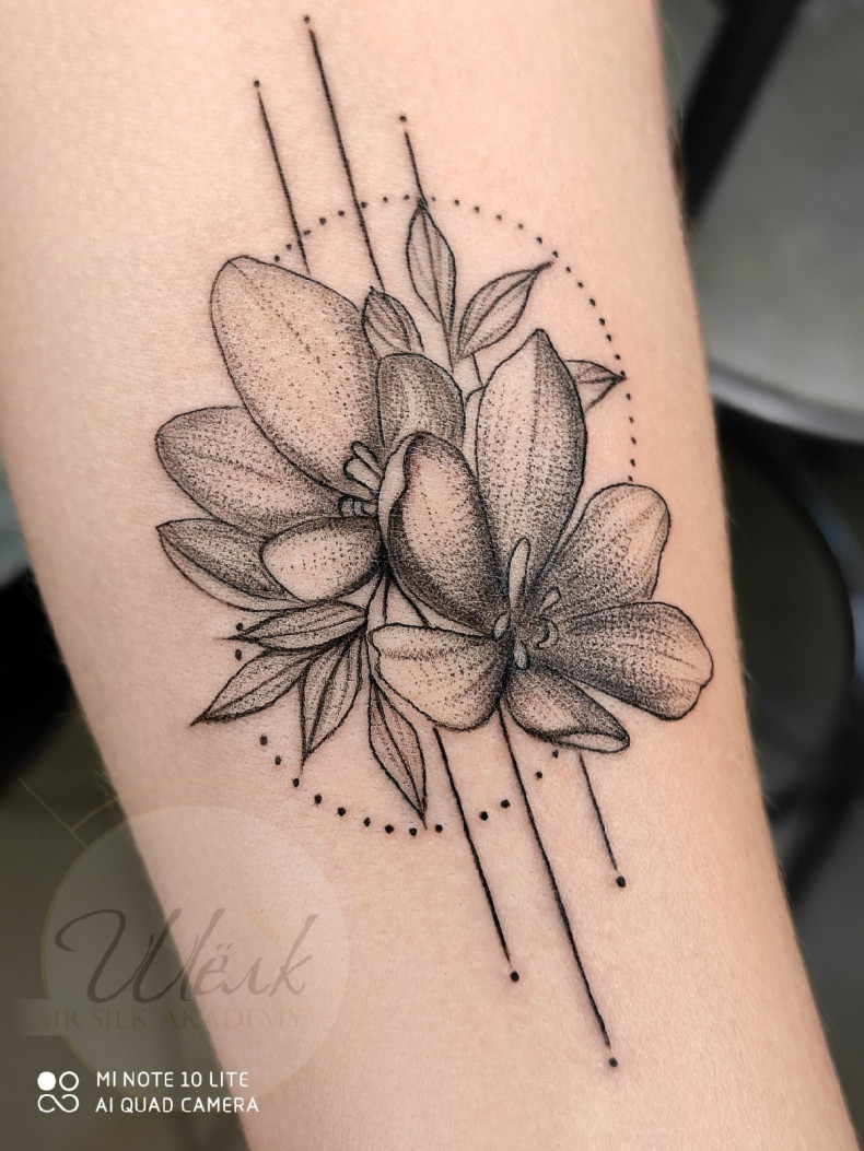 Женские геометрия цветы, photo - Мастер татуажа Лана Бриз