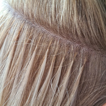 Коррекция нарощенных волос