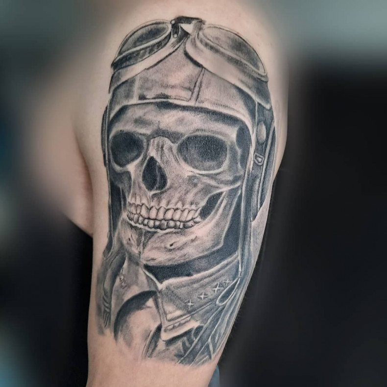 Schulter Schädel, photo - Tattoo-Meister Aleksandr Chikunov