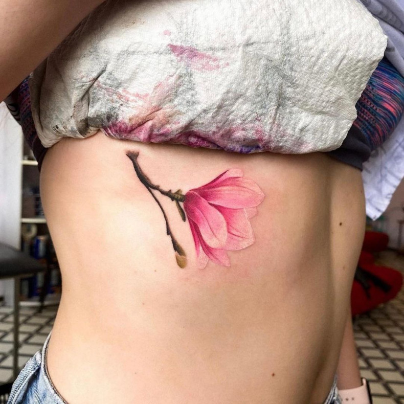 Frauen Magnolie seiten, photo - Tattoo-Meister Anton