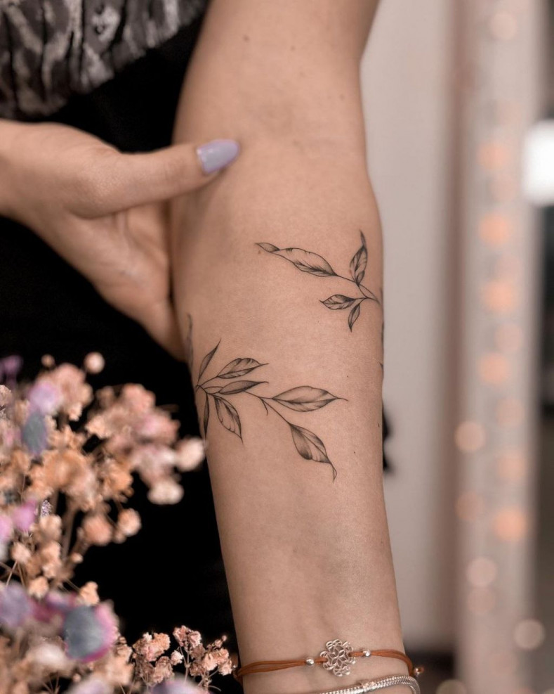Women arm twig, photo - Tattoo Master Alina Balgur