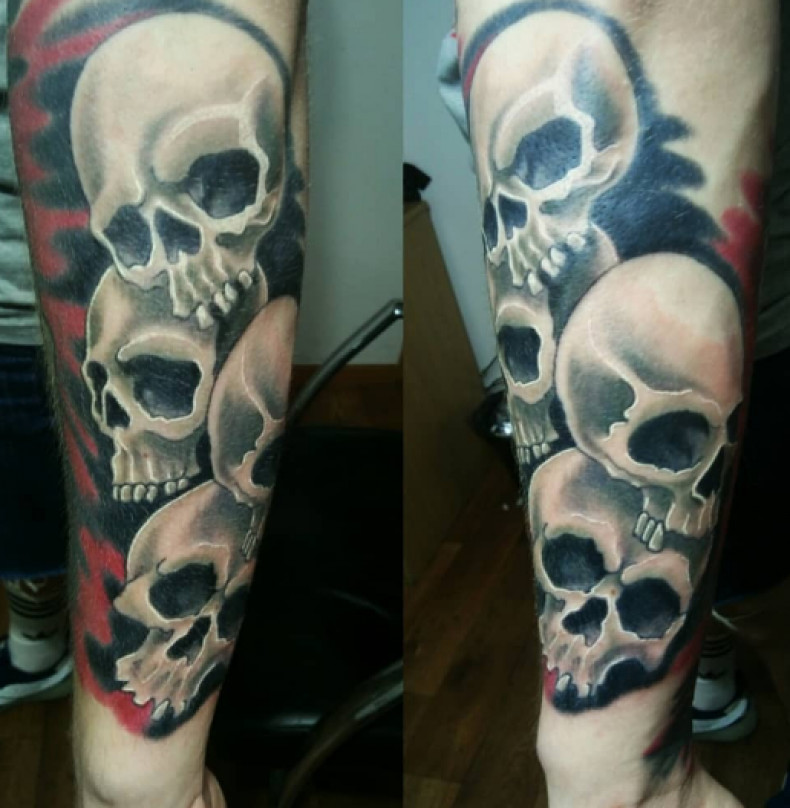Arm Schädel, photo - Tattoo-Meister Tikhon