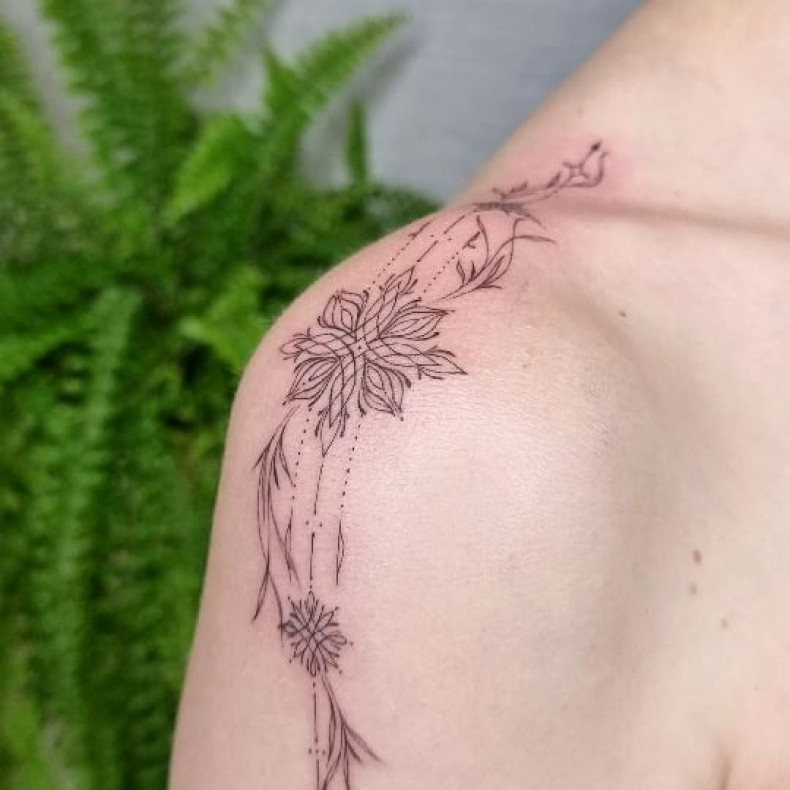 Женские на плече узор, photo - Мастер татуажа Таисия Сливенко