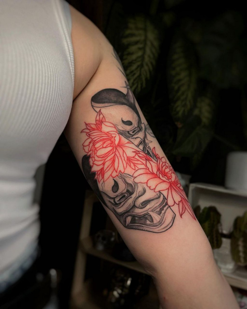 Arm demon maske, photo - Tattoo-Meister Margarita Tsvelodubova