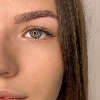 Окрашивание бровей хной