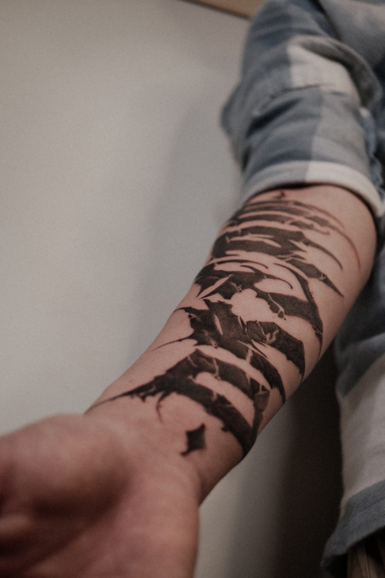 Мужские на руке леттеринг, photo - Тату салон PEACH__INK