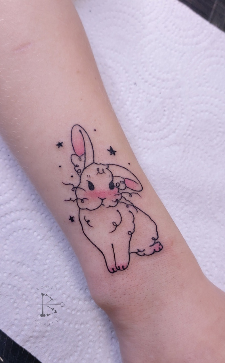 Женские на руке заяц, photo - Тату салон Bones Family