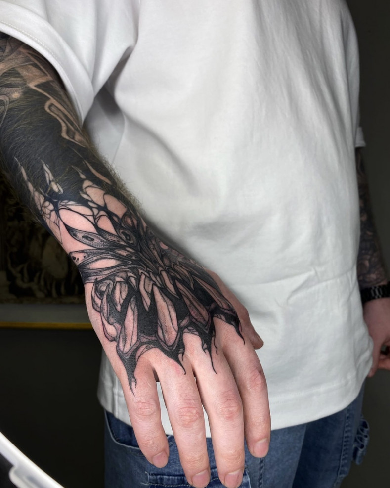 Мужские на руке блэкворк, photo - Тату салон Ink Panther
