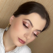 Makeup Artist Лаура Манатова on Barb.pro
