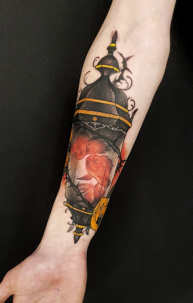Arm forearm lantern, photo - Tattoo Master Анастасия Старк