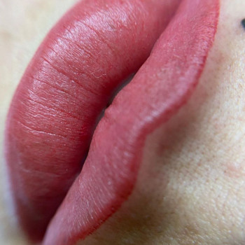 Пудровый татуаж губ
