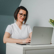 Kosmetikerin Karolina Krakow,Marii i Bolesława Wysłouchów 1/bu4 