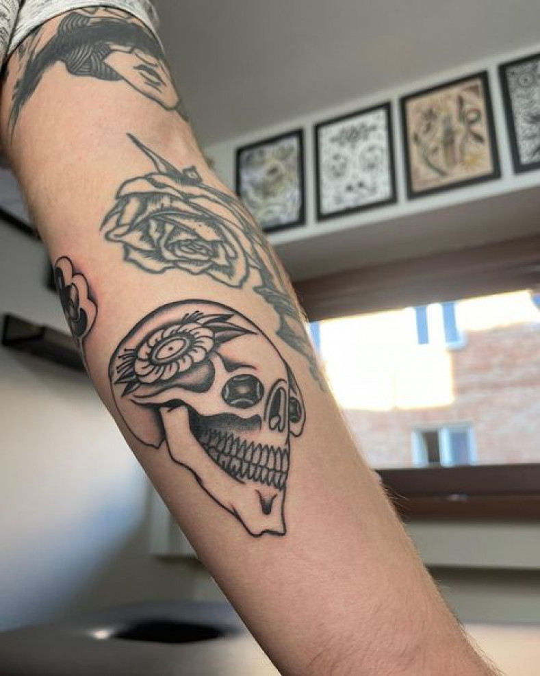 Arm Schädel, photo - Tattoo-Studio Nie po drodze
