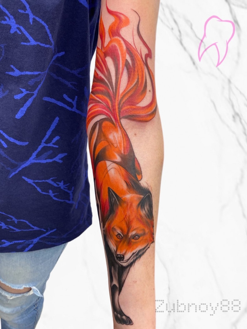 На руке кицунэ лиса, photo - Тату салон Zubnoy