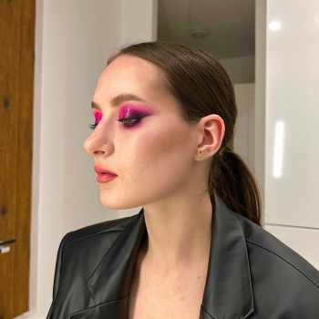 Яркий розовый с растушёванной стрелкой )