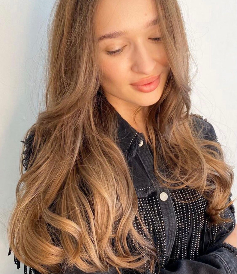 Укладка волос средней длины
                    Hair Stylist Alisha Buldakova Kemerovo