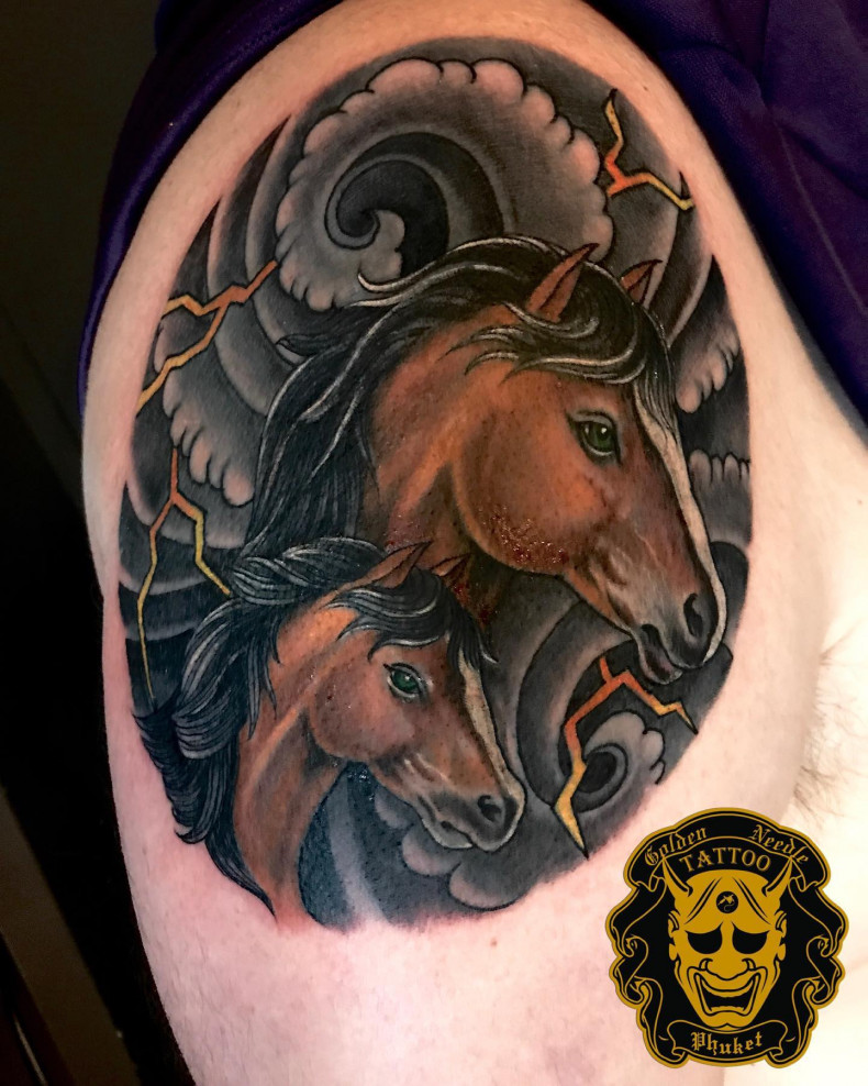 Männer pferd Schulter, photo - Tattoo-Studio Golden Needle