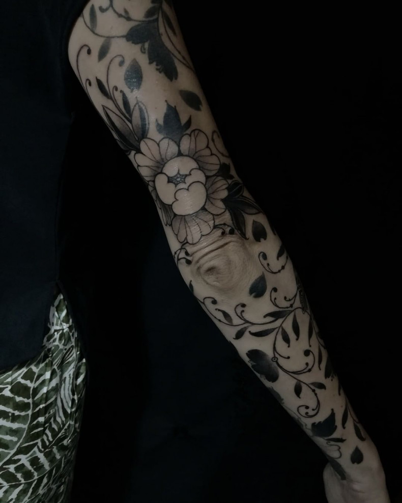 Women sleeve floral, photo - Tattoo Studio Modzilla Tattoo