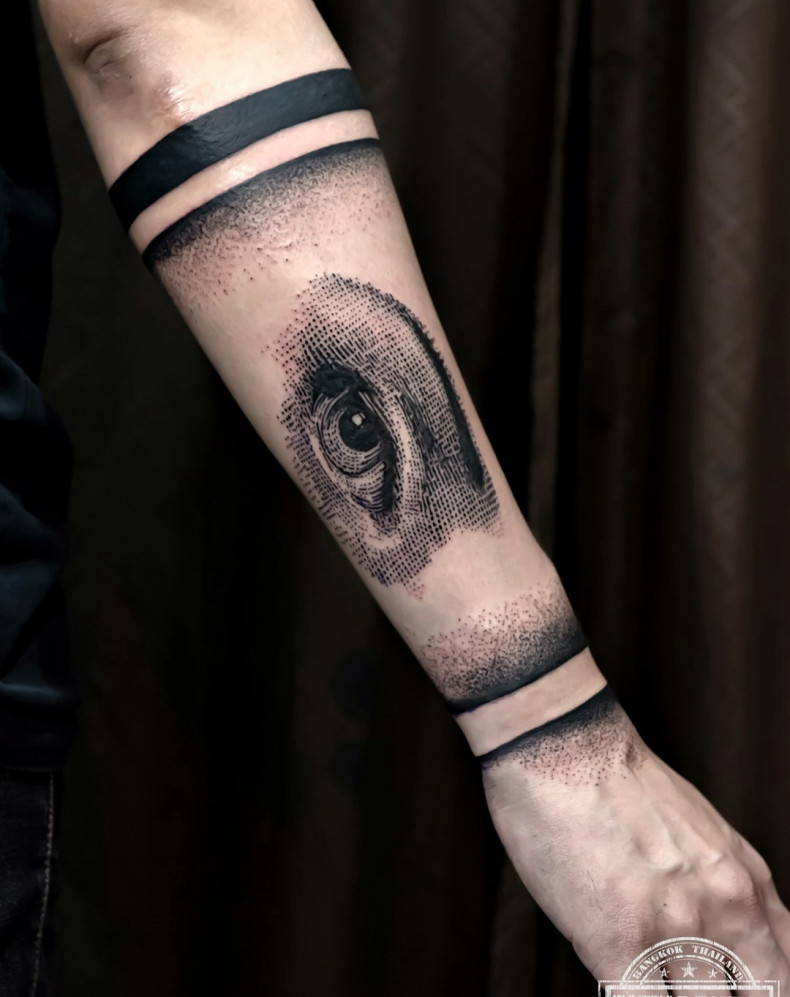 Мужские глаз на руке, photo - Тату салон Tottop Tattoo