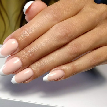 Manicure hybrydowy french
                    Maniküre Olena Mishuk Warsaw