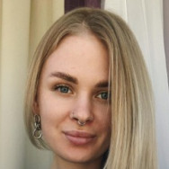 Specjalista od piercingu Яна Moscow,