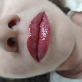 Пудровый татуаж губ