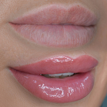 Перманентный макияж губ в акварельной технике 