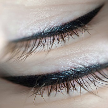 Перманентный макияж век — классическая стрелка 