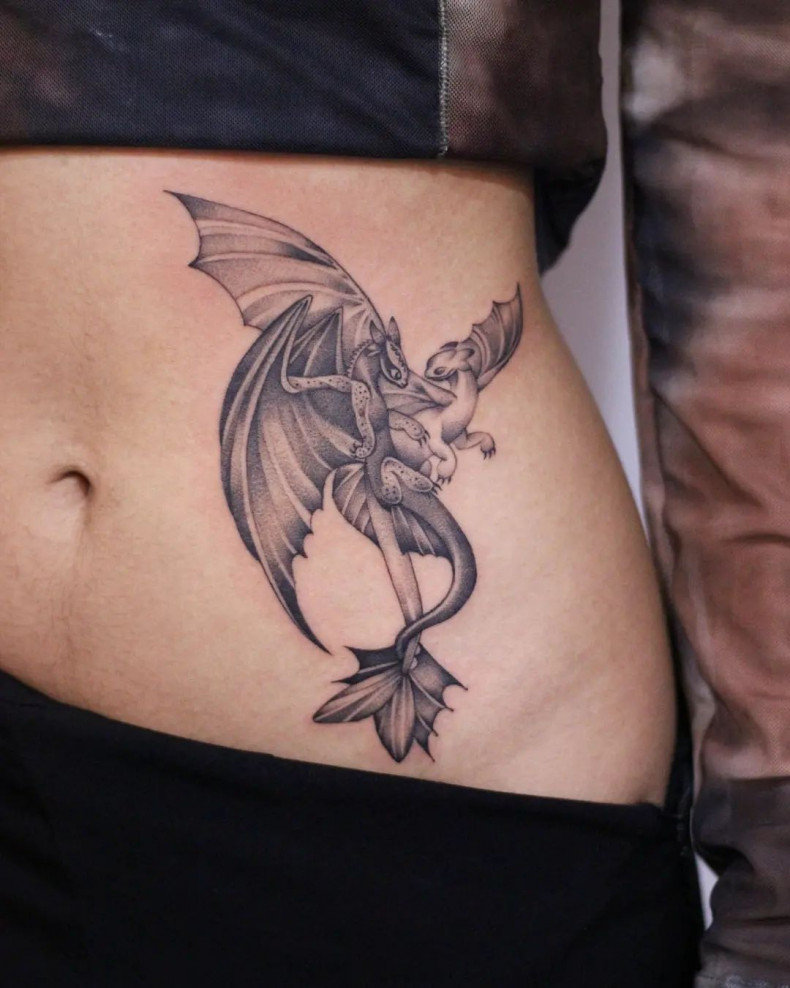 Frauen Drache am bauch, photo - Tattoo-Studio Mornink tattoo studio